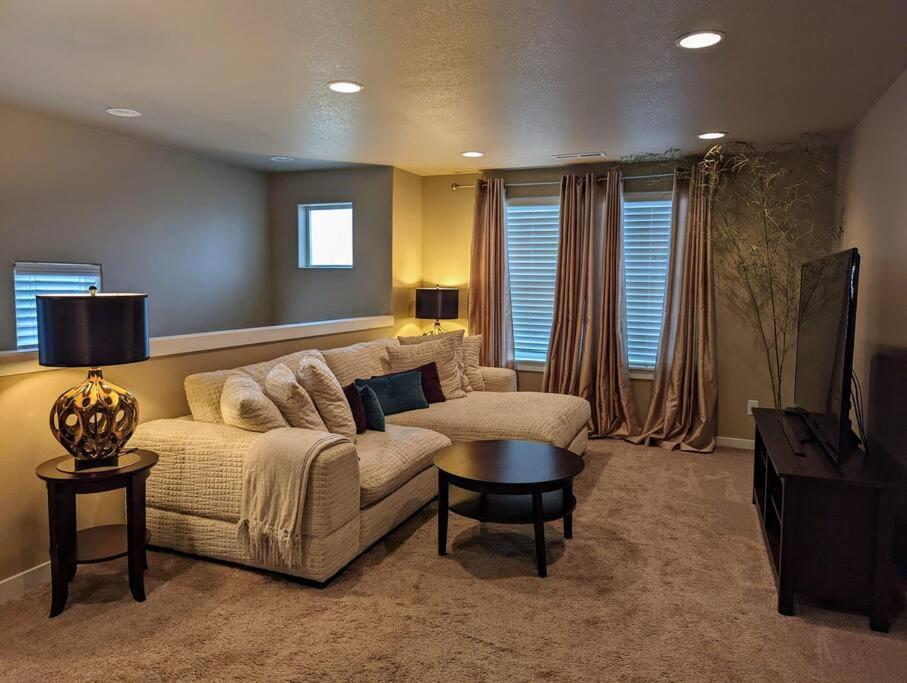 Spacious 3-Bedroom Home With Outdoor Space Eugene Eksteriør billede