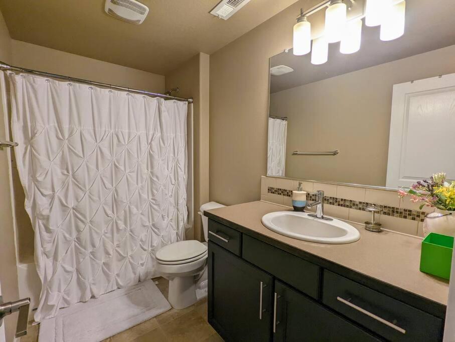 Spacious 3-Bedroom Home With Outdoor Space Eugene Eksteriør billede