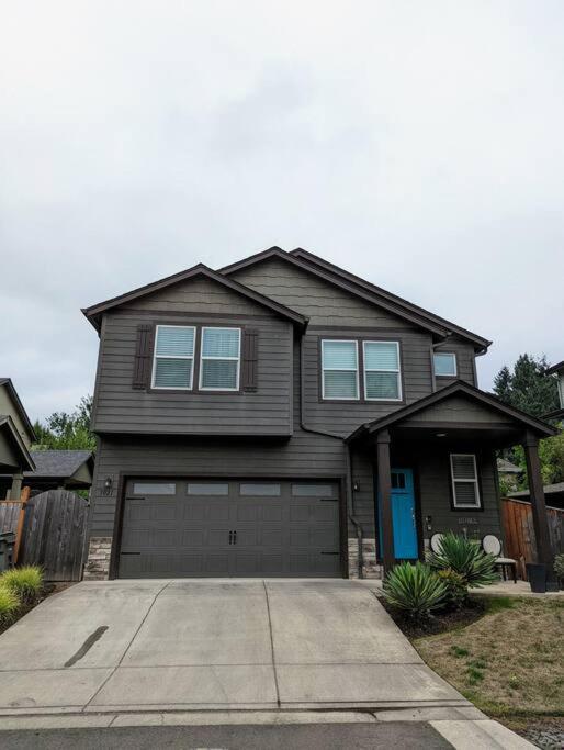 Spacious 3-Bedroom Home With Outdoor Space Eugene Eksteriør billede