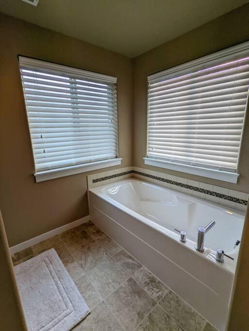 Spacious 3-Bedroom Home With Outdoor Space Eugene Eksteriør billede